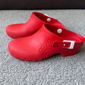 LIGHT CALZURO CLOGS: THE EXTRA LIGHT PROFESSIONAL CLOGS size 5.5 - 6.5